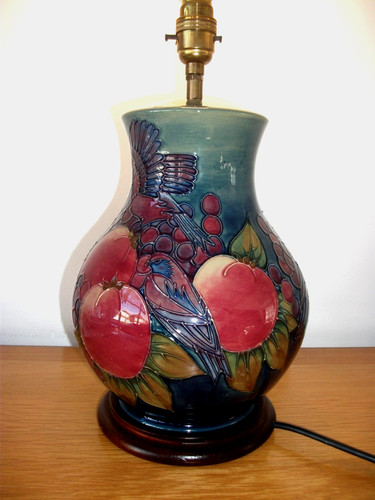 Beautiful moorcroft pottery - ,