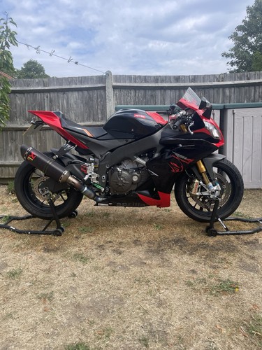 Aprilia rsv4 factory - rsv4, black