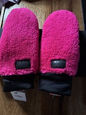 UGG Sherpa Mitten With Logo