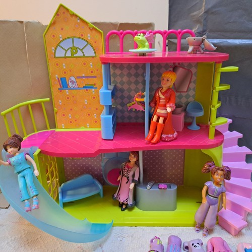 Polly pocket house with - pocket,