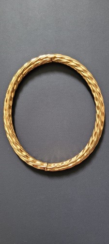18ct gold hinged bangle - 18ct,
