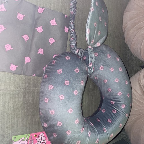 Percy pig neck cushion - percy, eye
