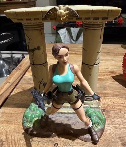 Playmates toys tomb raider - toys,