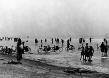 Dutch people skate cycle