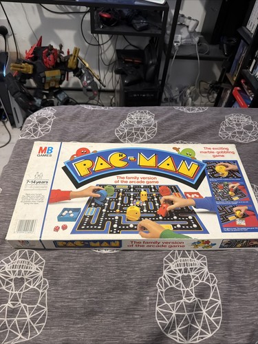 Pac man board game - board,