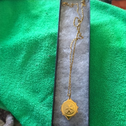 Gold tone sos - , talisman