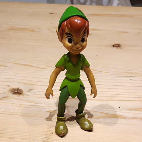 Disney peter pan figurine - peter,