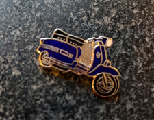 LAMBRETTA PIN BADGE BLUE NEW 