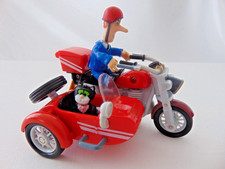 POSTMAN PAT AND JESS THE CAT WITH PUSH ALONG MOTORBIKE & SIDECAR