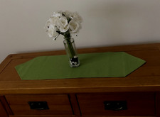 APPLE GREEN MINI TABLE RUNNER