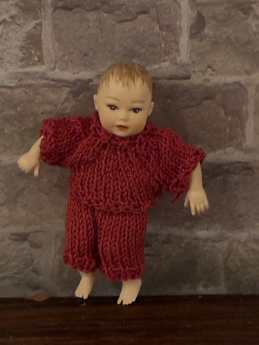 Dolls house scale - dolls,