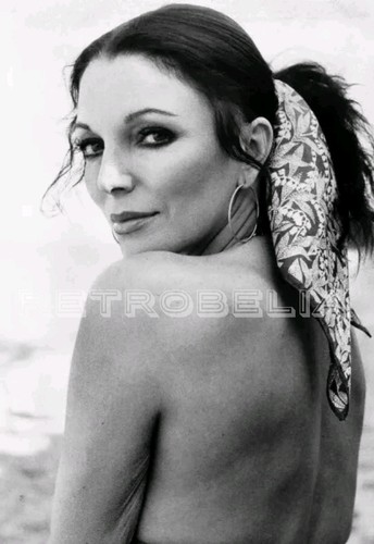 Joan collins 8 photograph - 10,