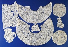 A COLLECTION OF ANTIQUE BRUSSELS DUCHESSE LACE PART COLLARS & FRAGMENTS
