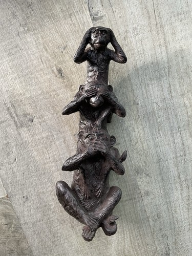 Three wise monkeys totem - three,