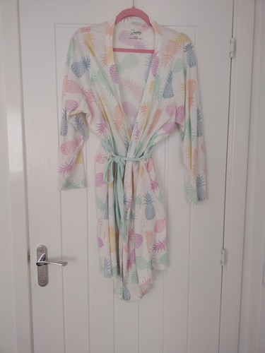 Short holiday robe - or, night