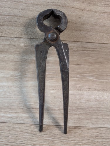 Vintage pincers old - pincers, hand