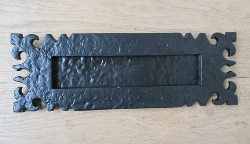 Cast iron sprung letter - iron, box