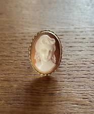 Vintage Gold Cameo Ring