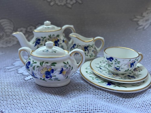 Coalport pageant miniature - pageant,