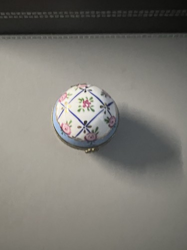 Porcelain hinged trinket box - porcelain,