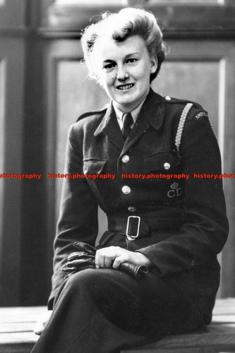 F007400 woman civil defence - woman,