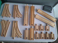 WOODEN TRAIN TRACK  18 PIECES
