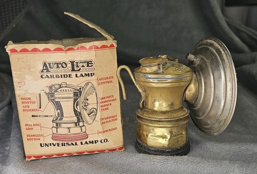 Universal lamp auto lite - universal, co.
