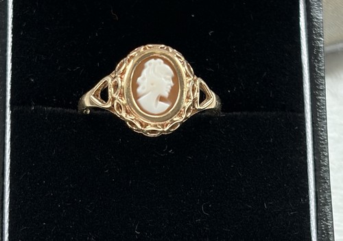 Vintage 9ct gold - carved, shell