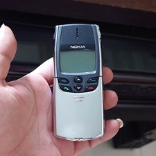 Nokia 8810 - NSE-6NX -1998 - Classic Clamshell Phone, Silver Body