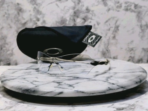 Vtg oakley dartboard clear - oakley,