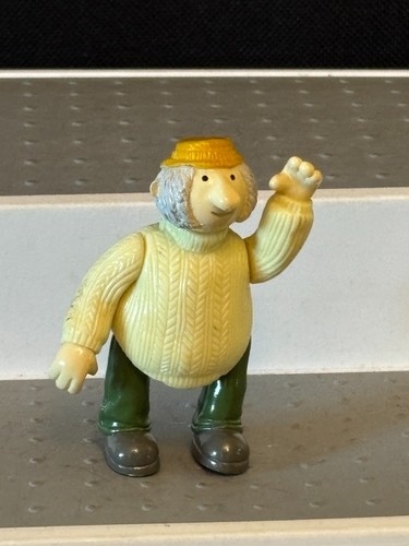 Little red tractor stumpy - red, 2.5"