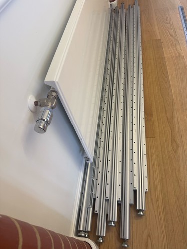 Vitsoe tracks post - tracks, with