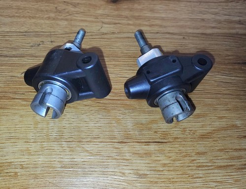 Rear hubs uprights - rear, complete