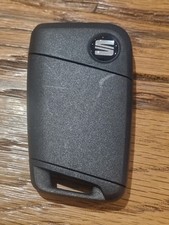 USED SEAT 3 BUTTON CAR SMART KEY IN WORKING ORDER. (t1144)