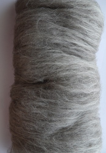 Light grey wolf blend carded - grey,
