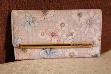 Steve Madden Logo Bar Trifold