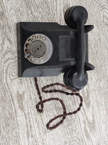 Vintage black bakelite - black,