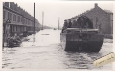 OLD PHOTO MILITARY RESCUE DISASTER FLOOD AMPHIBIOUS VEHICLE SELBY 1947 SP 256