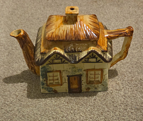 Cottage house novelty ceramic - house,