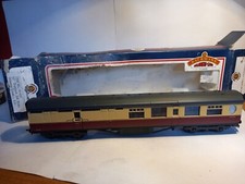 BACHMANN 63' THOMPSON 2nd BRAKE CRIMSON/CREAM COACH E1905E 