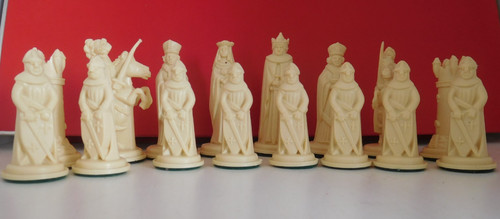 Crescent medieval chess set - crescent,