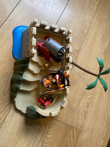 Playmobil pirate island - playmobil,