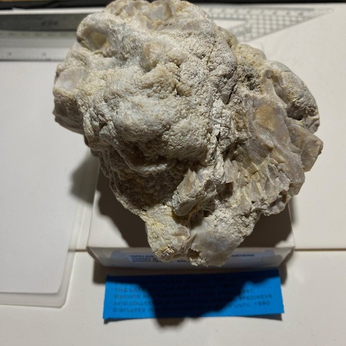 Opaline chert with - opaline,