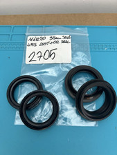 Dust Seal And Oil Sealing For