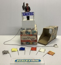SCALEXTRIC TRI-ANG VINTAGE 1960's F303 STARTER ON ROSTRUM & FLAGS (BOXED)