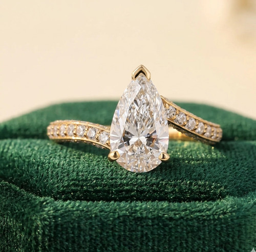 Stunning diamond ring pear cut - stunning,