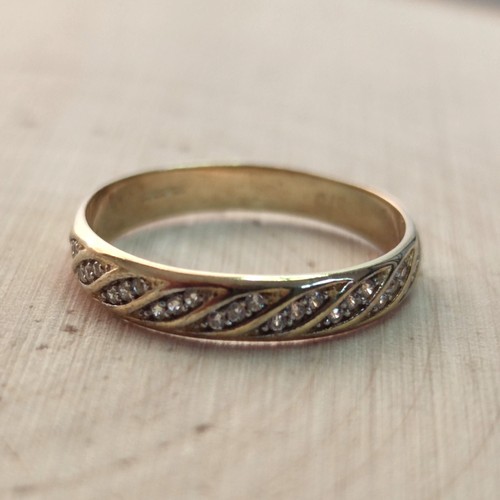 9ct yellow gold ring - gold, diamond