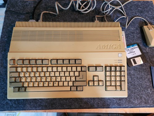 Commodore amiga 500 1mb with - amiga,