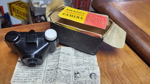 Uncommon bakelite snappy 828 - bakelite, "snappy"