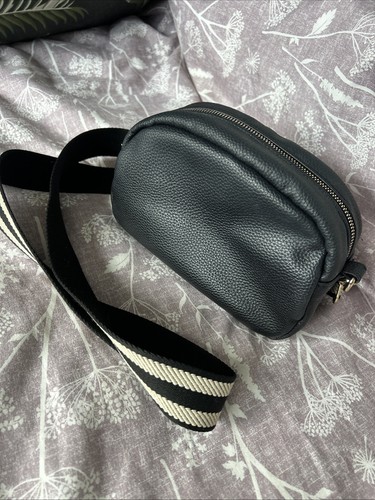 Small black handbag - small,